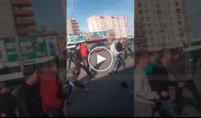Массовая драка в центре Челябинска попала на видео