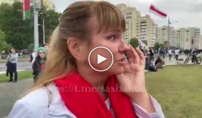 Женщина в Минске расплакалась, говоря о том, что сделал Лукашенко
