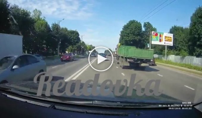 В Смоленске столкнулись сразу семь автомобилей