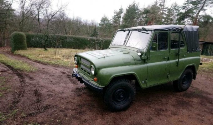 Военный УАЗ 1986 года почти без пробега выставили на продажу в Германии (9 фото)