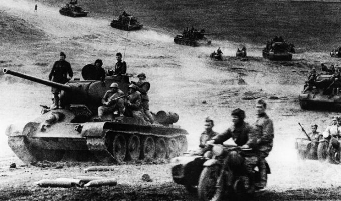 Стальные легионы: Красная армия за год до Победы (6 фото)