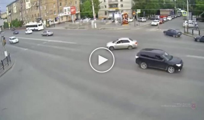 Авария с переворотом в Волгограде . пробки