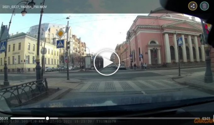 Жесткое столкновение на перекрестке в Санкт-Петербурге