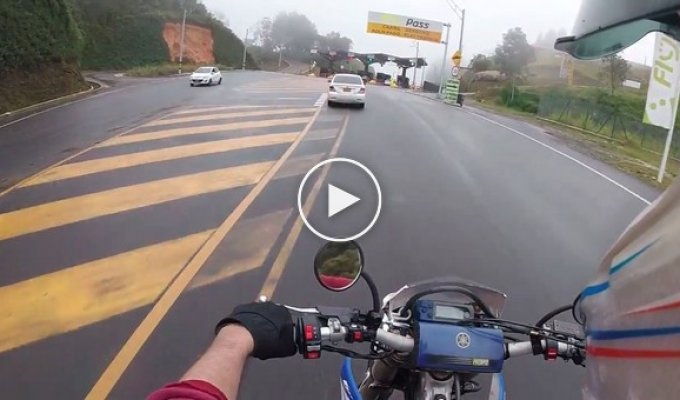 Мотоциклист ушел от полицейских