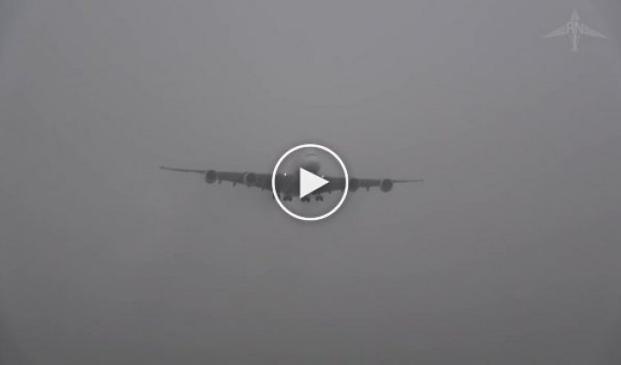 Посадка самолета А380 в Праге в туман