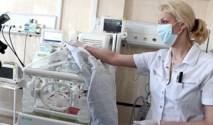 В Екатеринбурге уничтожают Научно-исследовательский институт охраны Материнства и Младенчества (1 фото)
