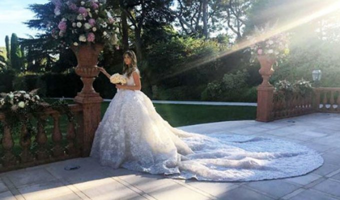 21-летняя студентка вышла замуж в Монако в платье за 20 миллионов (4 фото)