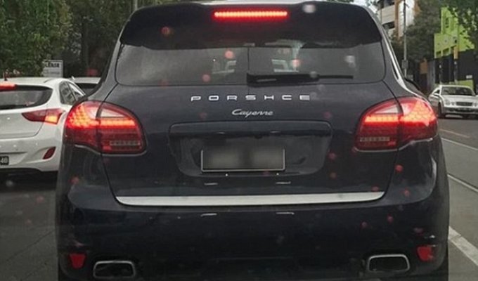 Странный Porsche Cayenne на улицах Мельбурна (3 фото)