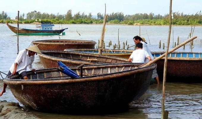 Почему вьетнамцы стали делать круглые лодки (7 фото)