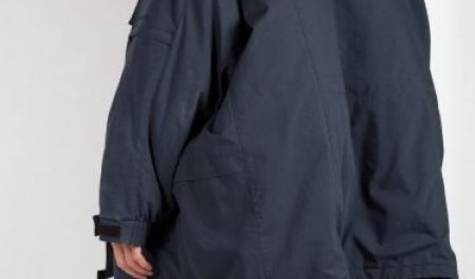 Модная куртка за 7 845 баксов, в которой будешь выглядеть как бомж (3 фото)