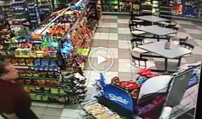 Невозмутимый покупатель проигнорировал грабителя в магазине Лас-Вегаса