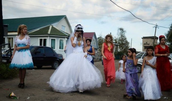 Как проходит современная цыганская свадьба (24 фото)