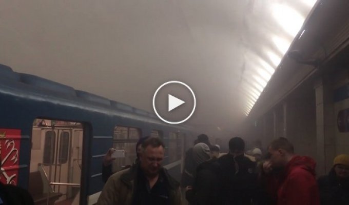 Задымление на станции метро «Сенная площадь» после взрыва