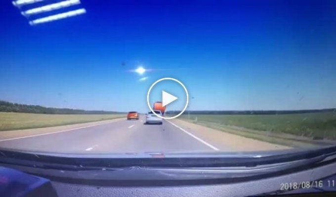 ДТП с участием 4 грузовиков и 2 легковушек в Краснодарском крае