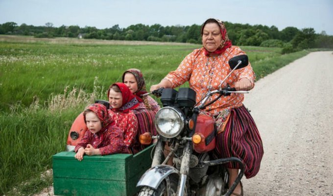 Эстонский остров Кихну, где живут одни женщины (6 фото)