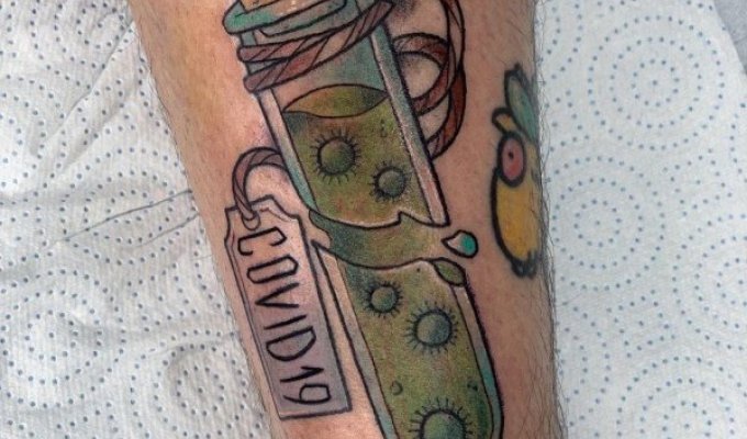 Креативные татуировки в память о коронавирусе (16 фото)