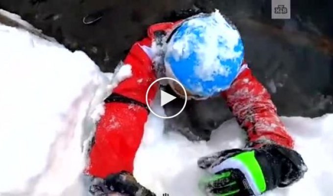 Лыжник едва не погиб, катаясь на неподготовленной трассе в Сочи - он провалился в 8-метровую яму