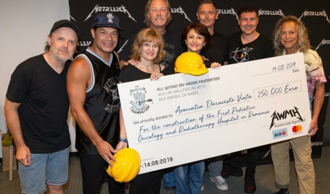 Metallica пожертвовала 250 тысяч евро на строительство детской онкологической больницы в Румынии (2 фото + 1 видео)
