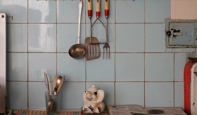 Повышенная культура быта: советские кухни, спальни и гостиные (25 фото)