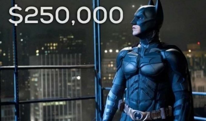 Костюмы супергероев из фильмов были проданы за бешеные деньги, и вот сколько они стоили (13 фото + 1 гиф)