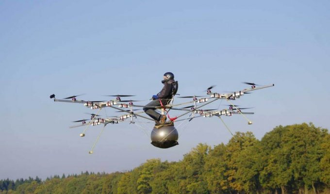 Немцы успешно испытали первый в истории пилотируемый мультикоптер (5 фото)
