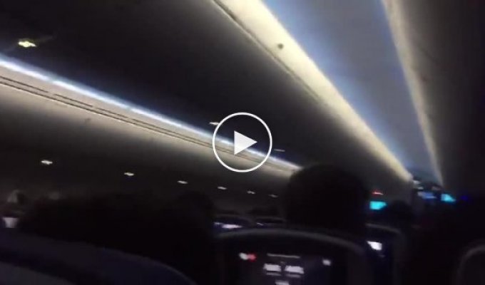 Пассажиры кричали от ужаса при пятой попытке пилота зайти на посадку