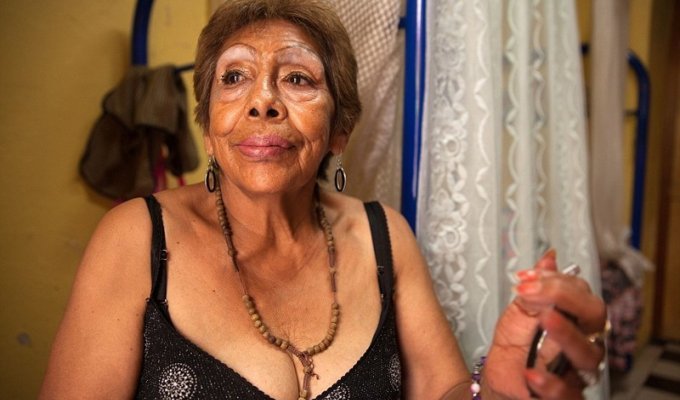 Куда попадают мексиканские проститутки, которые стали слишком стары для профессии (12 фото)