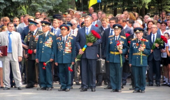Когда адвокаты Януковича приведут на суд благодарных ветеранов