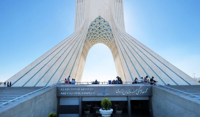 Тегеран. Часть 1: у ворот (63 фото)