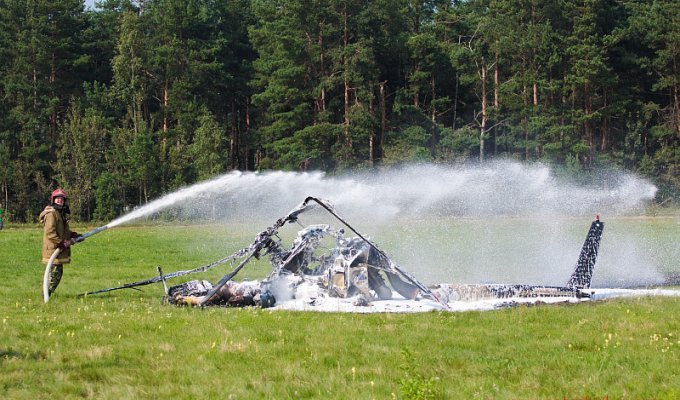 Под Минском разбился вертолет (11 фото)