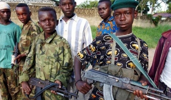 Безумный «Гитлер» из Уганды Джозеф Кони и его «Господня армия» детей-маньяков (12 фото)