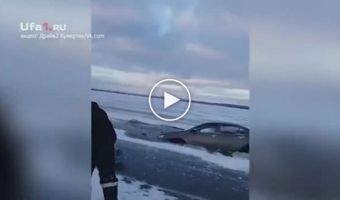 Водитель решил прокатиться по замерзшему водохранилищу в Башкирии