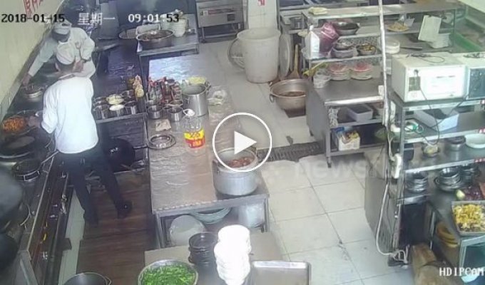 Взрыв скороварки трамвировал двух поваров в Китайском кафе