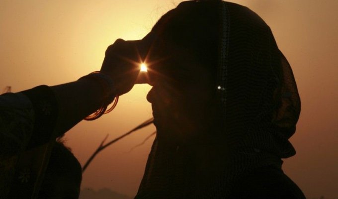 Сурья Пуджа - поклонение солнцу (19 фото)