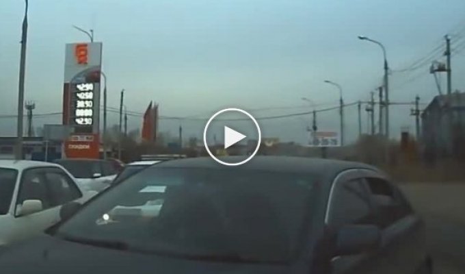 Водитель Камри с агрессивными пассажирами устроил ДТП на встречной полосе