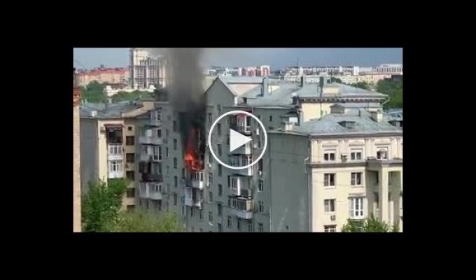 Пожар на Фрунзенской набережной в Москве