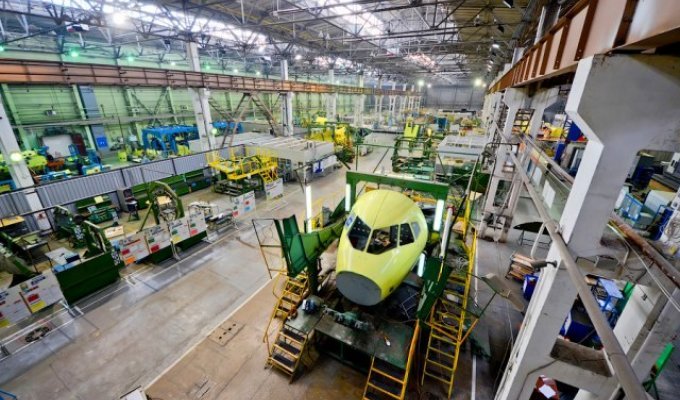 На производстве Sukhoi Superjet 100 (32 фото)