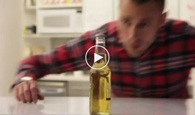 Как открыть пиво не прикасаясь к бутылке