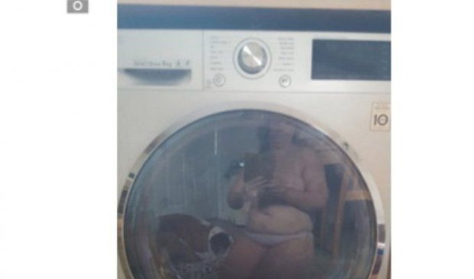 Невнимательная хозяйка стиральной машины отправила в сеть интимное фото (фото)
