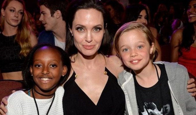 У 12-летней дочери Анжелины Джоли объявилась биологическая мать (4 фото)