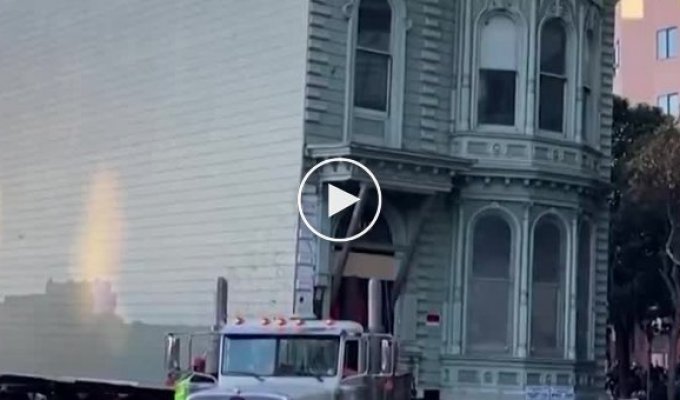 Мужчина из Сан-Франциско переехал вместе со своим домом