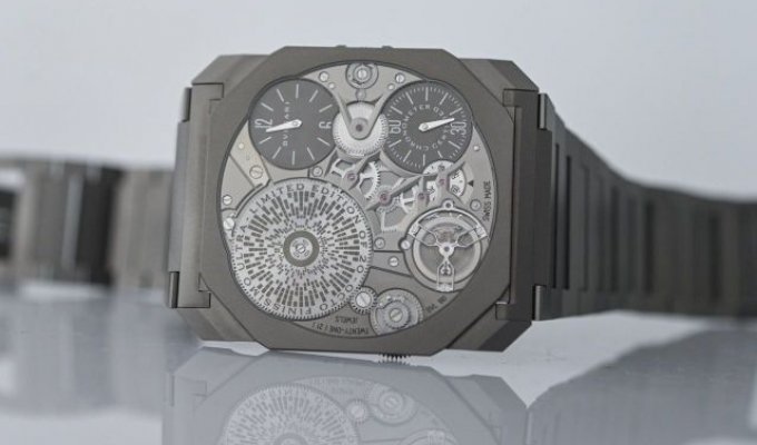 Компания Bulgari выпустили самые тонкие механические часы в мире (3 фото + видео)