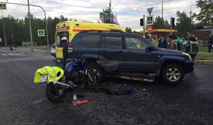 В Калининском районе Петербурга сбили мотоциклистку (2 фото + 1 видео)