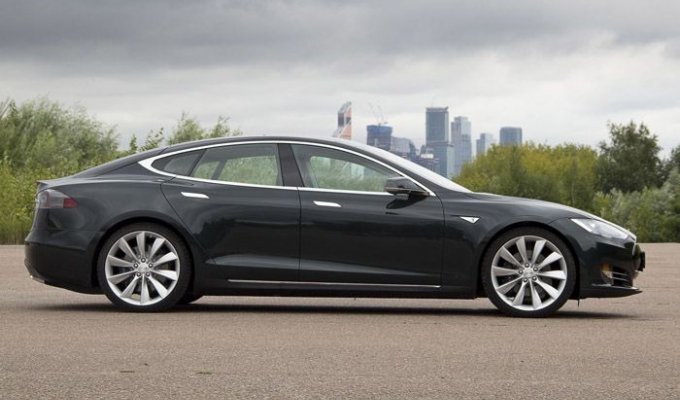 Тест-драйв Tesla Model S (14 фото)