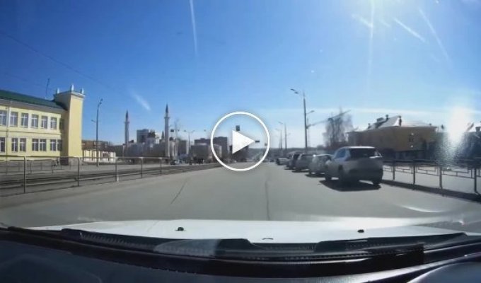 В Ижевске напротив центральной мечети таксист сбил девушку