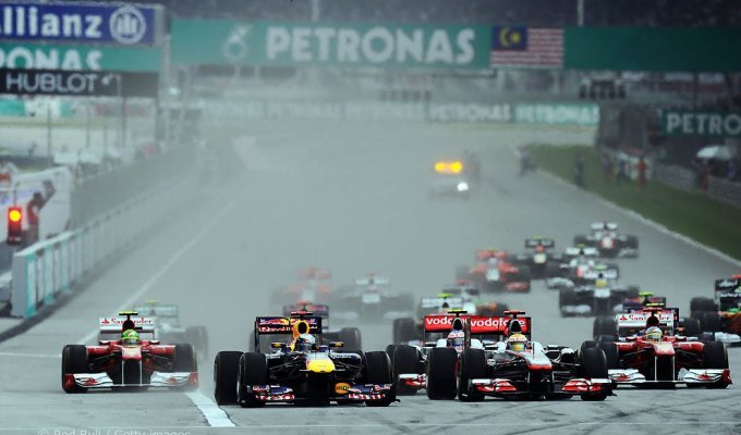 Взгляд изнутри Формулы-1: Гран При Малайзии 2011 (53 фото)