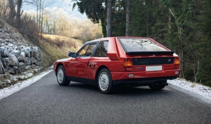 Lancia Delta S4 Stradale – вплощение омологационных автомобилей (19 фото)