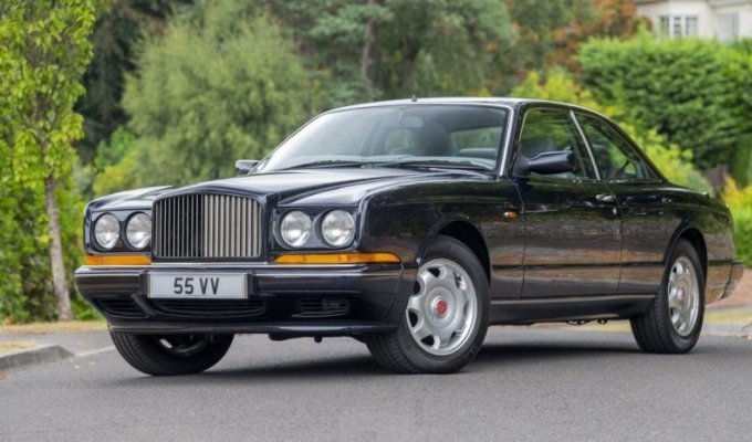 Bentley Continental R 1992 года сэра Элтона Джона выставили на аукцион (19 фото)