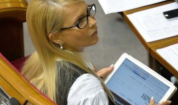 Юлия Тимошенко кардинально изменила имидж, отказавшись от фирменной косы (4 фото)