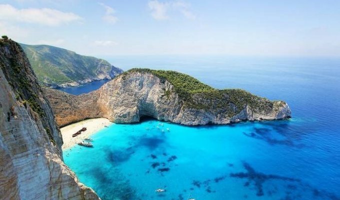 Греческий остров будет платить вам 600 евро в месяц, если вы готовы здесь жить (4 фото)